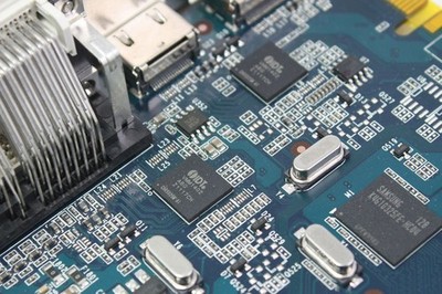 映眾發(fā)布冰龍紀(jì)念版 鈦合金供電多屏顯示，助力專業(yè)多媒體制作